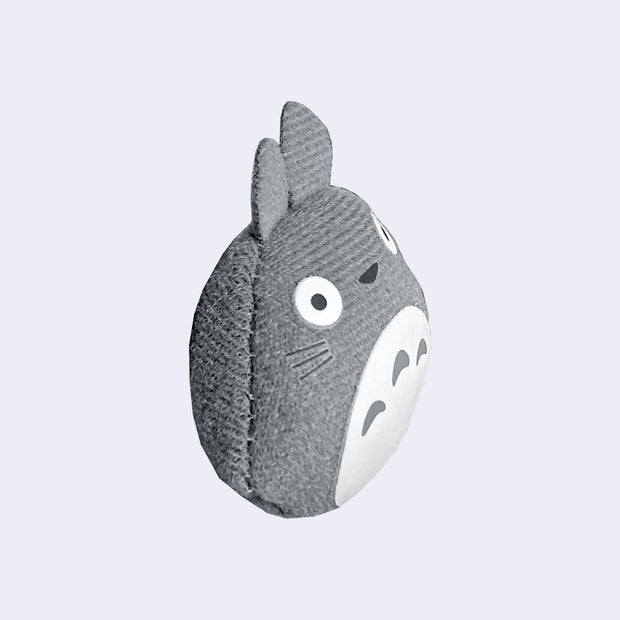 Gray plush magnet of Totoro from My Neighbor Totoro, with simplistic features and a blank expression.